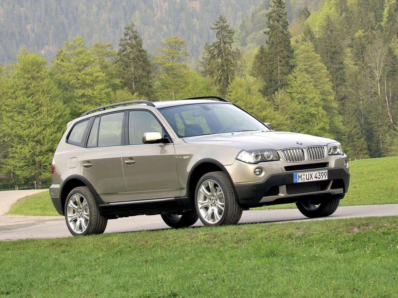 Расход газа пяти комплектаций внедорожника пять дверей BMW X3. Разница стоимости заправки газом и бензином. Автономный пробег до и после установки ГБО.