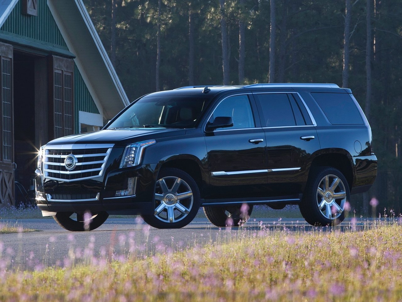 Расход газа одной комплектации внедорожника пять дверей Cadillac Escalade. Разница стоимости заправки газом и бензином. Автономный пробег до и после установки ГБО.