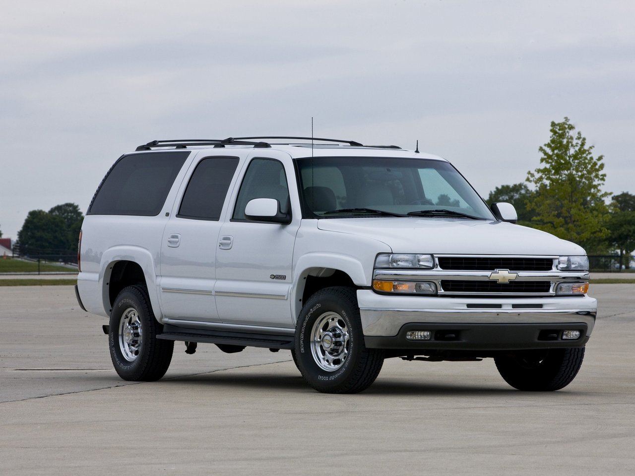 Расход газа трёх комплектаций внедорожника пять дверей Chevrolet Suburban. Разница стоимости заправки газом и бензином. Автономный пробег до и после установки ГБО.