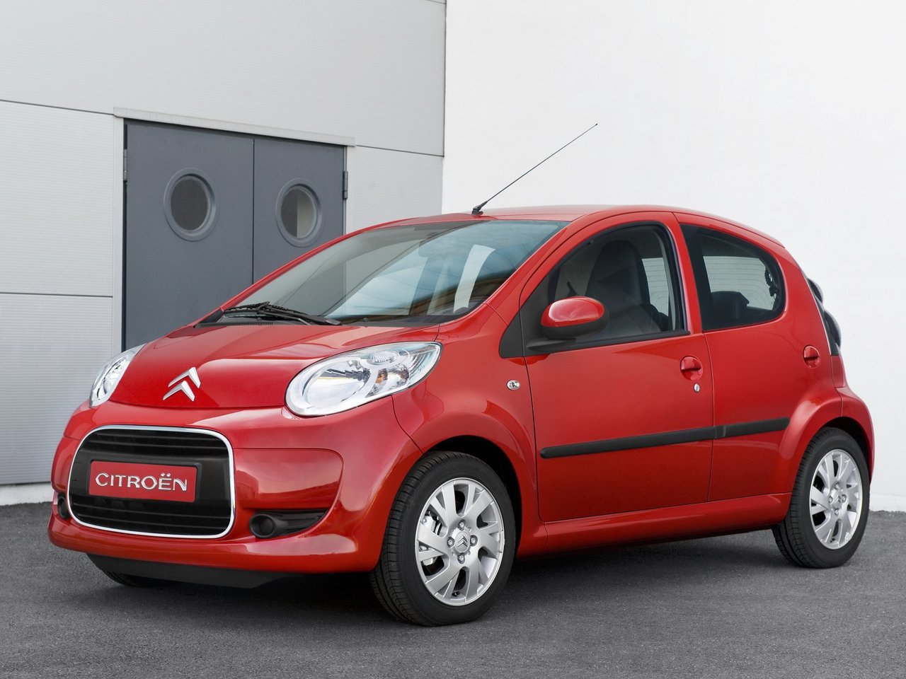 Расход газа двух комплектаций хэтчбека пять дверей Citroen C1. Разница стоимости заправки газом и бензином. Автономный пробег до и после установки ГБО.