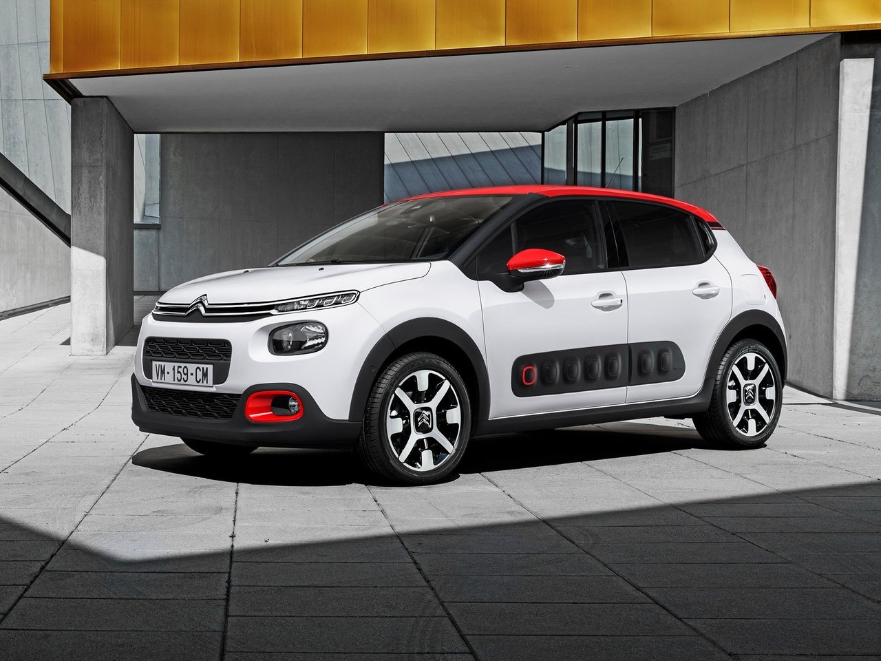 Расход газа двух комплектаций хэтчбека пять дверей Citroen C3. Разница стоимости заправки газом и бензином. Автономный пробег до и после установки ГБО.