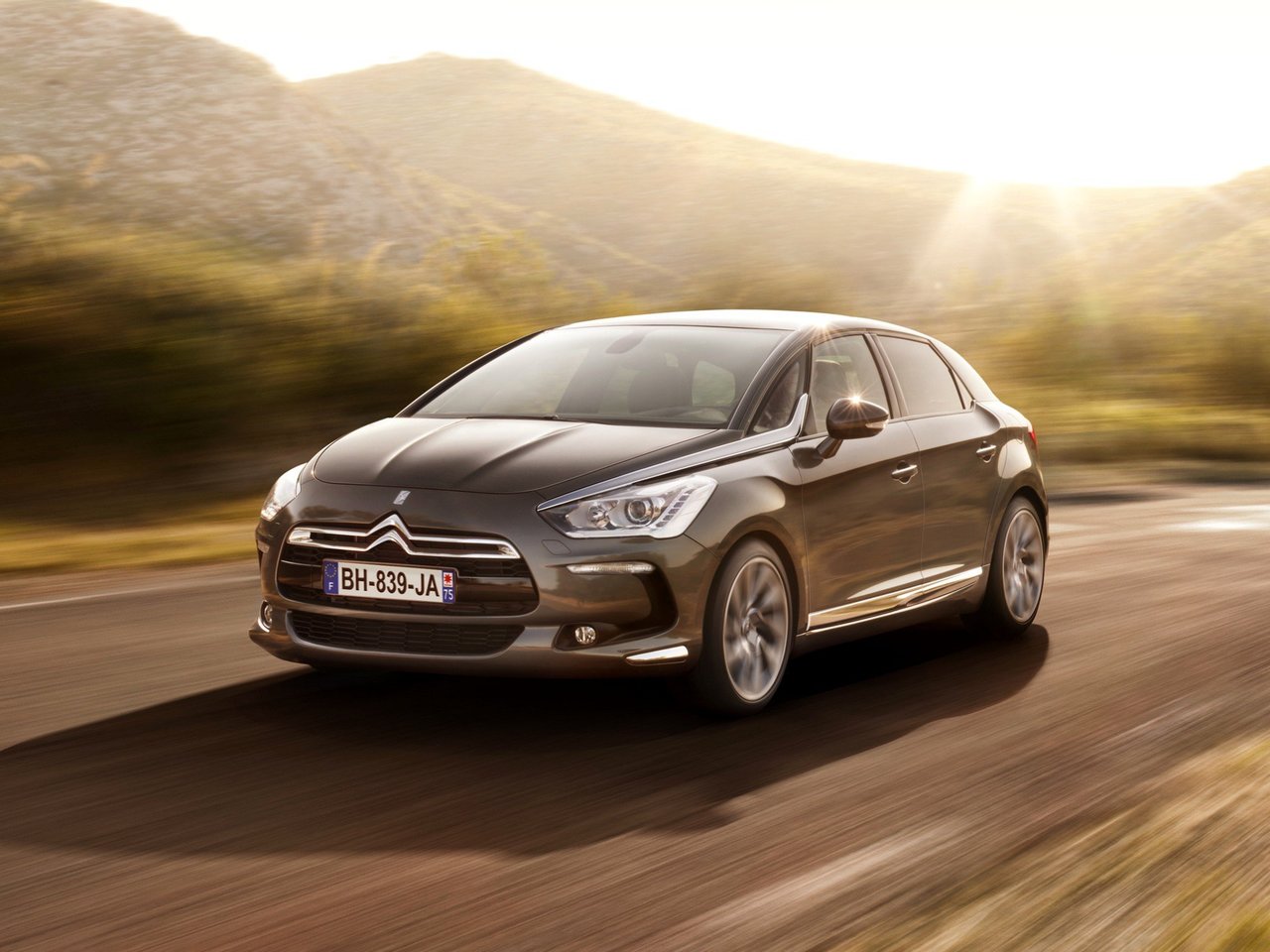 Расход газа одной комплектации хэтчбека пять дверей Citroen DS5. Разница стоимости заправки газом и бензином. Автономный пробег до и после установки ГБО.