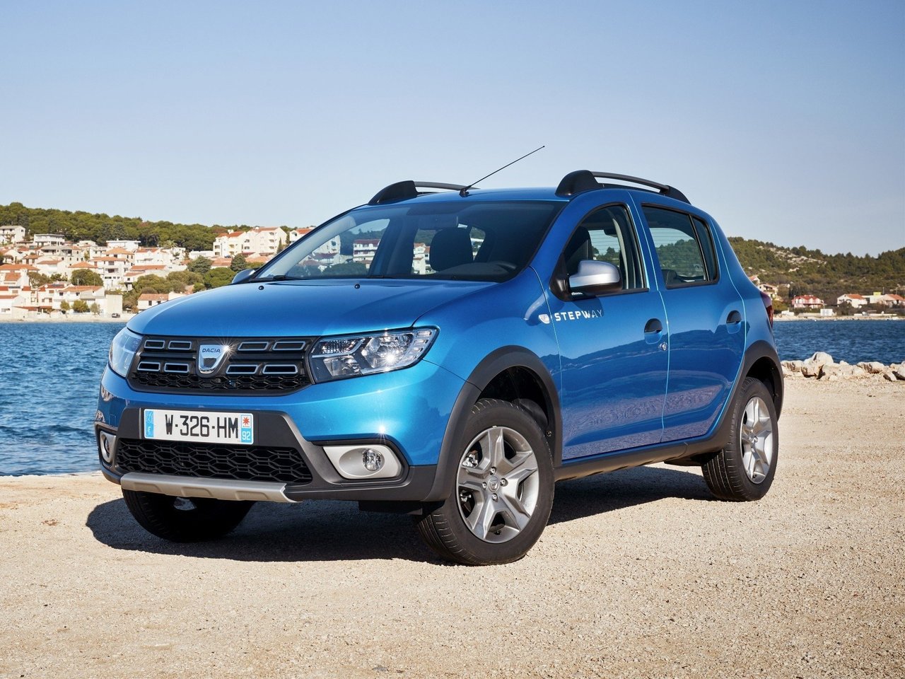 Расход газа двух комплектаций хэтчбека пять дверей Stepway Dacia Sandero. Разница стоимости заправки газом и бензином. Автономный пробег до и после установки ГБО.
