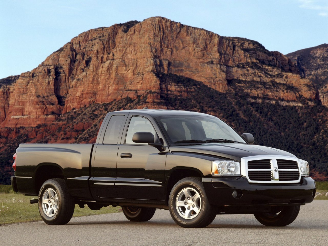 Расход газа двух комплектаций пикап Полуторная кабина Club Cab Dodge Dakota. Разница стоимости заправки газом и бензином. Автономный пробег до и после установки ГБО.