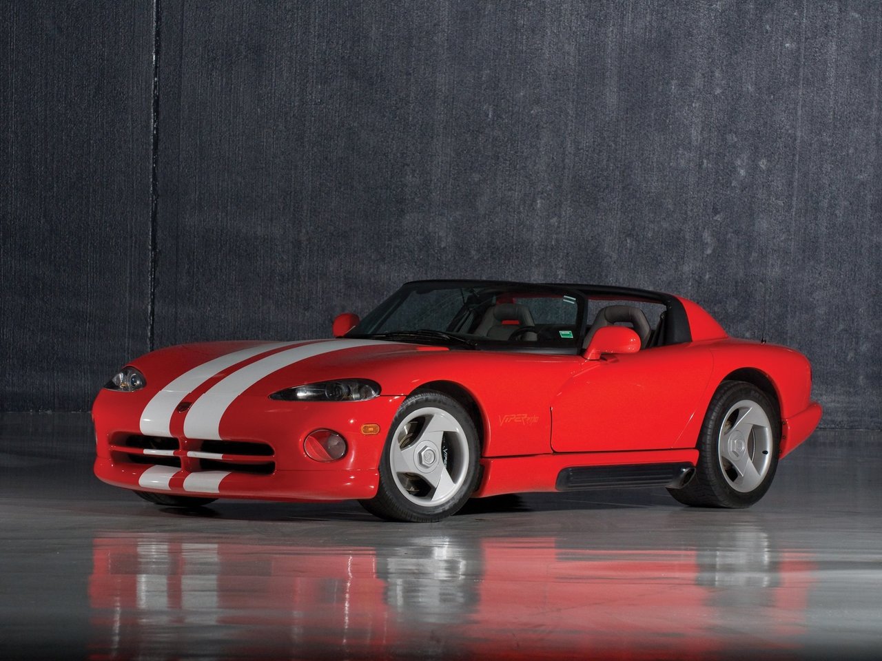 Расход газа одной комплектации родстера Dodge Viper. Разница стоимости заправки газом и бензином. Автономный пробег до и после установки ГБО.