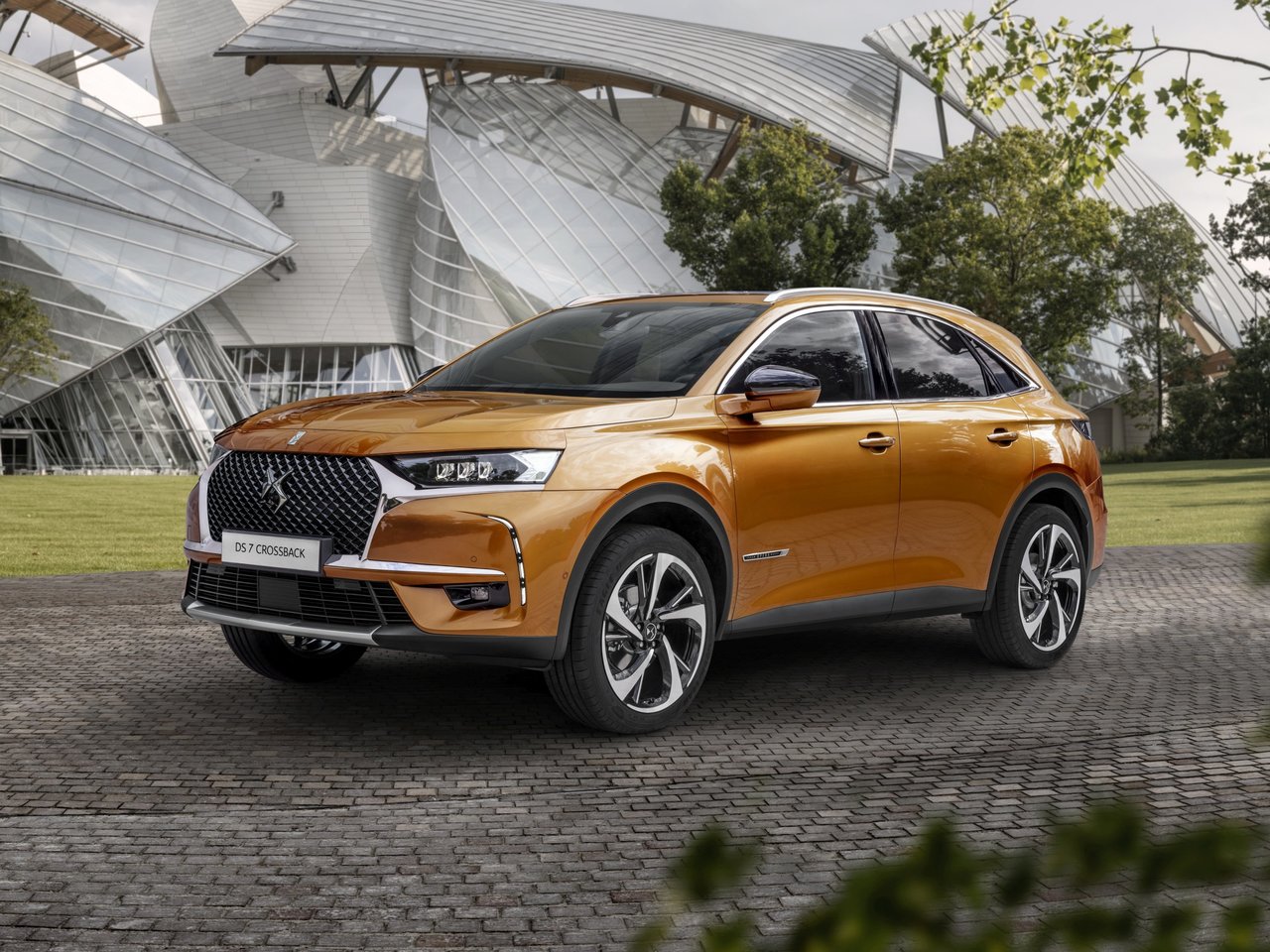 Расход газа одной комплектации внедорожника пять дверей DS 7 Crossback. Разница стоимости заправки газом и бензином. Автономный пробег до и после установки ГБО.