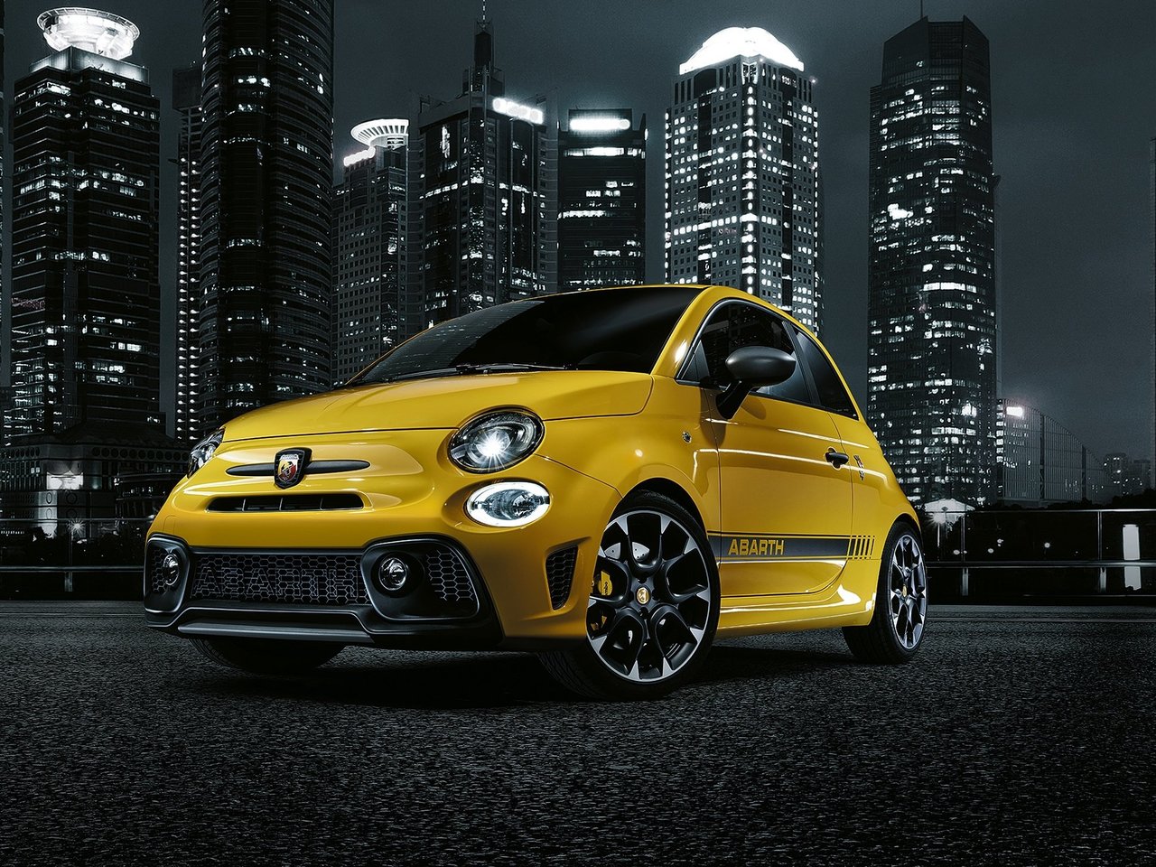 Расход газа двух комплектаций хэтчбек три двери Abarth Fiat 500. Разница стоимости заправки газом и бензином. Автономный пробег до и после установки ГБО.
