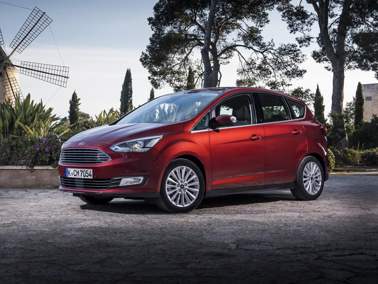 Расход газа четырёх комплектаций компактвэна Ford C-MAX. Разница стоимости заправки газом и бензином. Автономный пробег до и после установки ГБО.