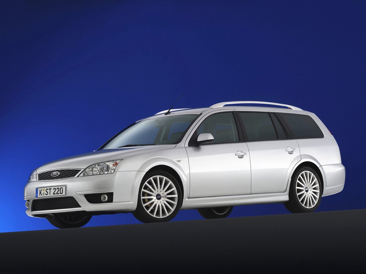 Расход газа одной комплектации универсала пять дверей Ford Mondeo ST. Разница стоимости заправки газом и бензином. Автономный пробег до и после установки ГБО.