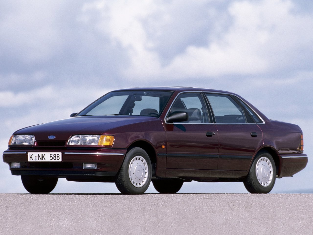 Расход газа семи комплектаций седана Ford Scorpio. Разница стоимости заправки газом и бензином. Автономный пробег до и после установки ГБО.