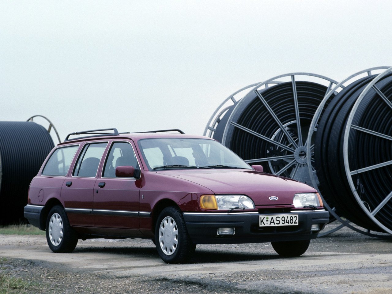 Расход газа шести комплектаций универсала пять дверей Ford Sierra. Разница стоимости заправки газом и бензином. Автономный пробег до и после установки ГБО.