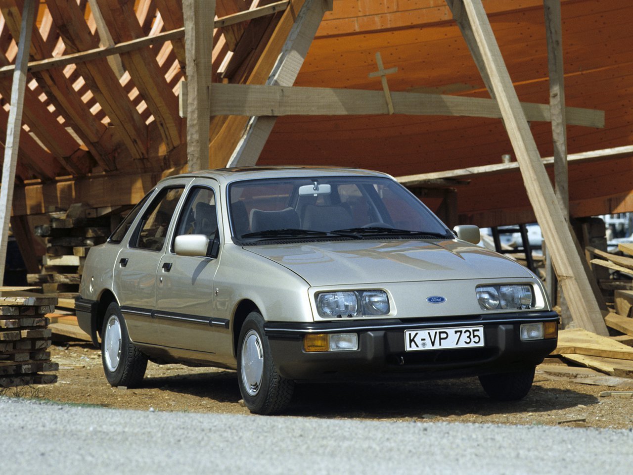 Расход газа восьми комплектаций хэтчбека пять дверей Ford Sierra. Разница стоимости заправки газом и бензином. Автономный пробег до и после установки ГБО.