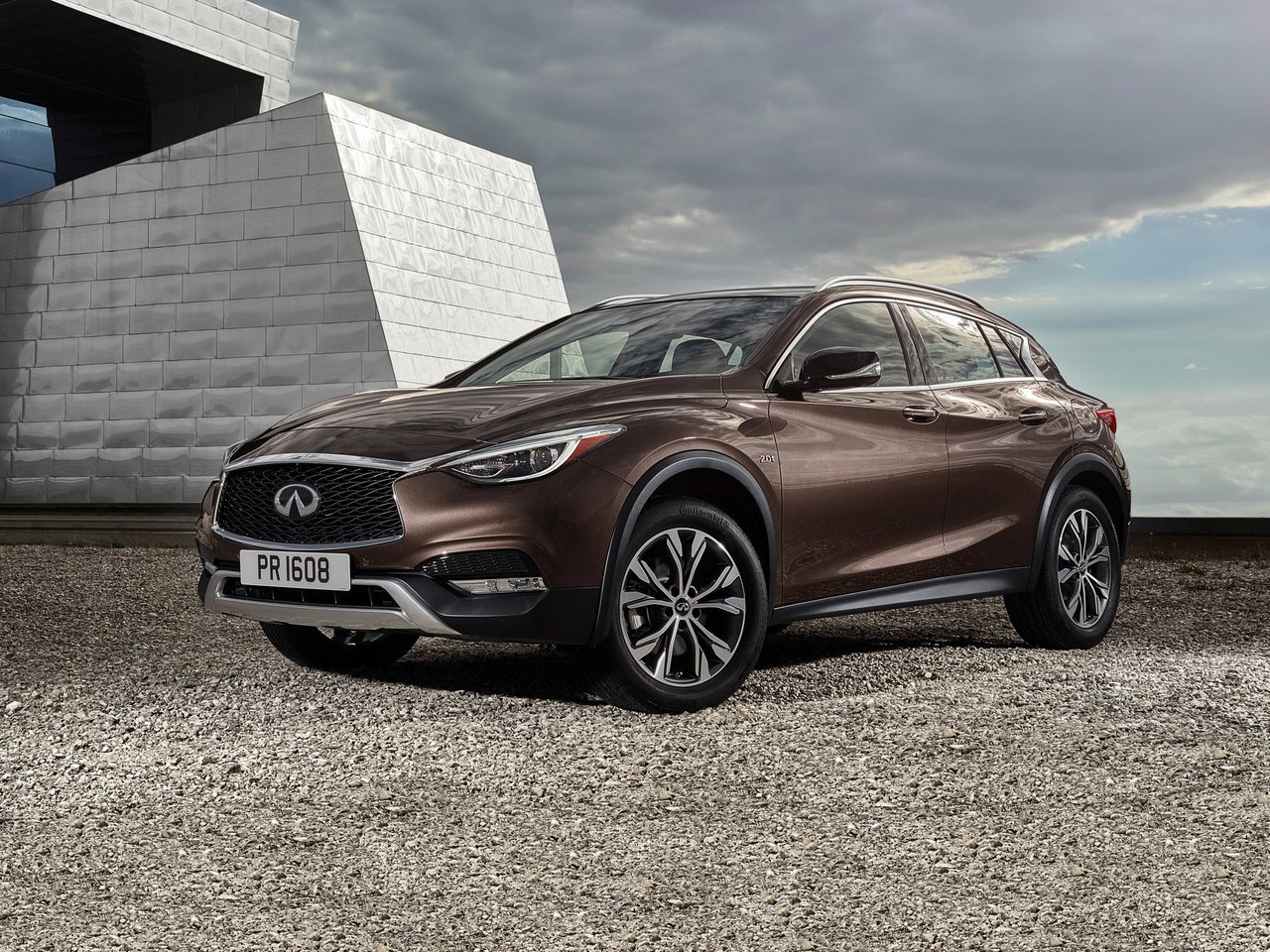 Расход газа одной комплектации внедорожника пять дверей Infiniti QX30. Разница стоимости заправки газом и бензином. Автономный пробег до и после установки ГБО.