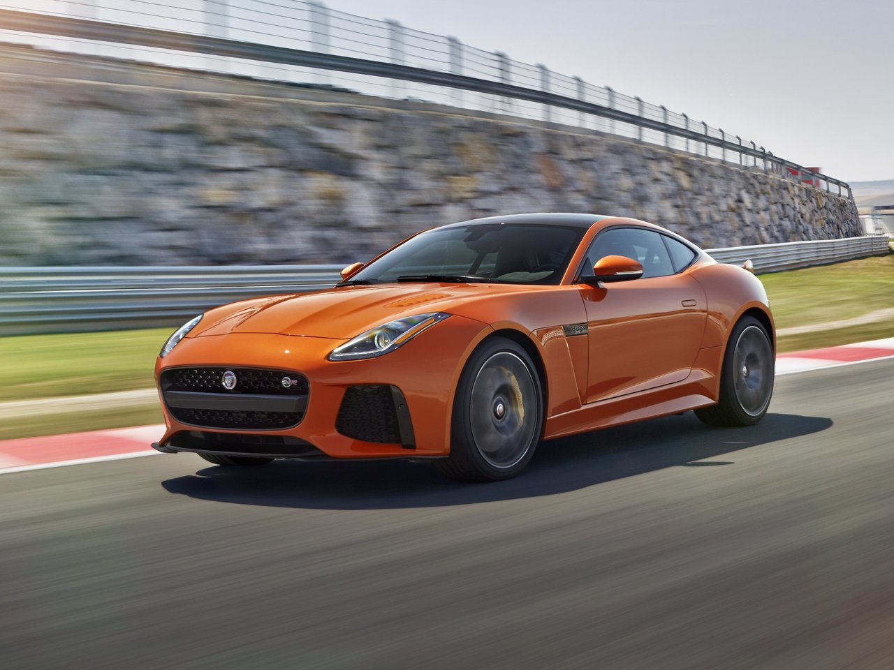 Расход газа одной комплектации купе Jaguar F-Type SVR. Разница стоимости заправки газом и бензином. Автономный пробег до и после установки ГБО.