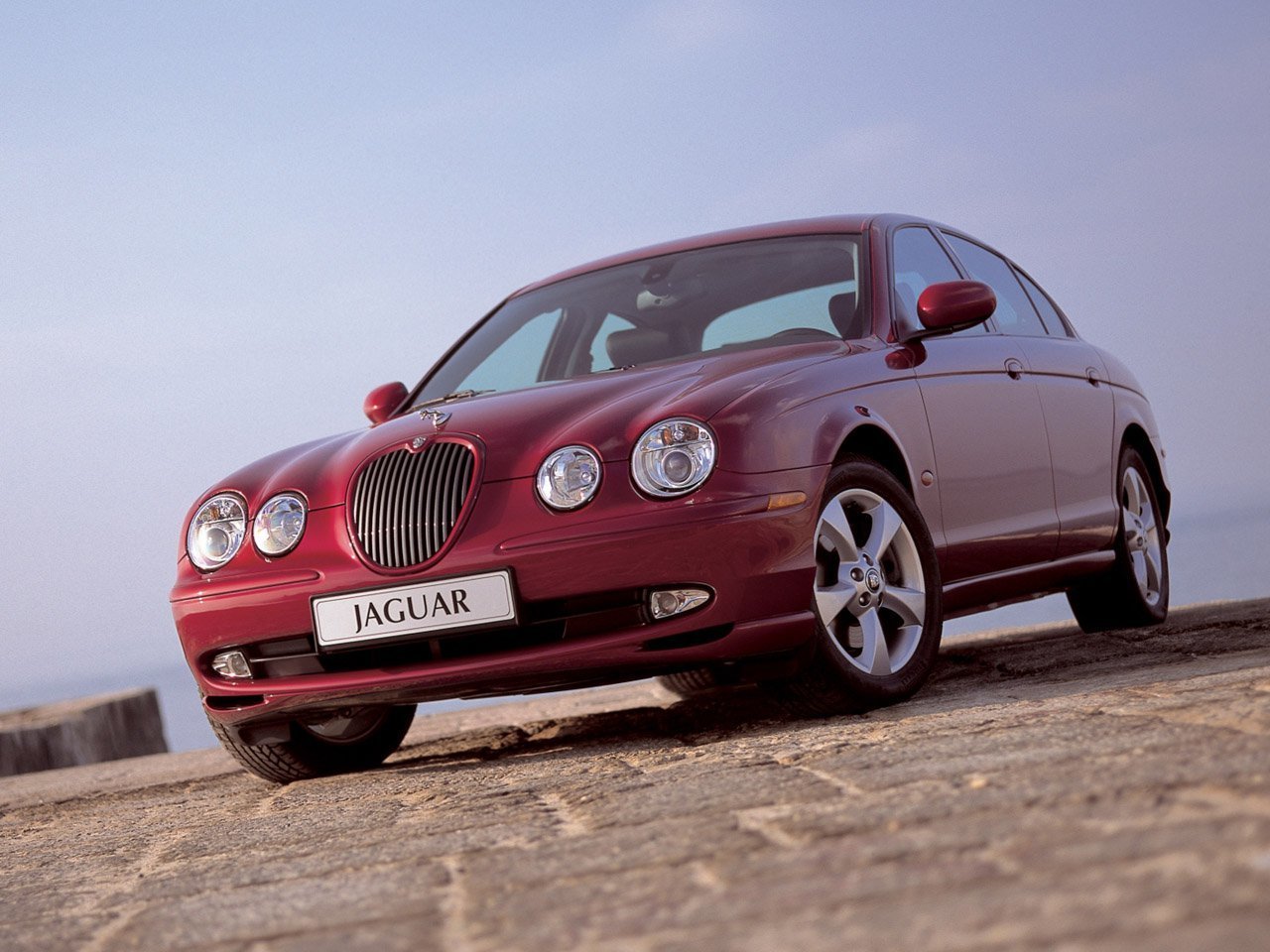 Расход газа шести комплектаций седана Jaguar S-Type. Разница стоимости заправки газом и бензином. Автономный пробег до и после установки ГБО.