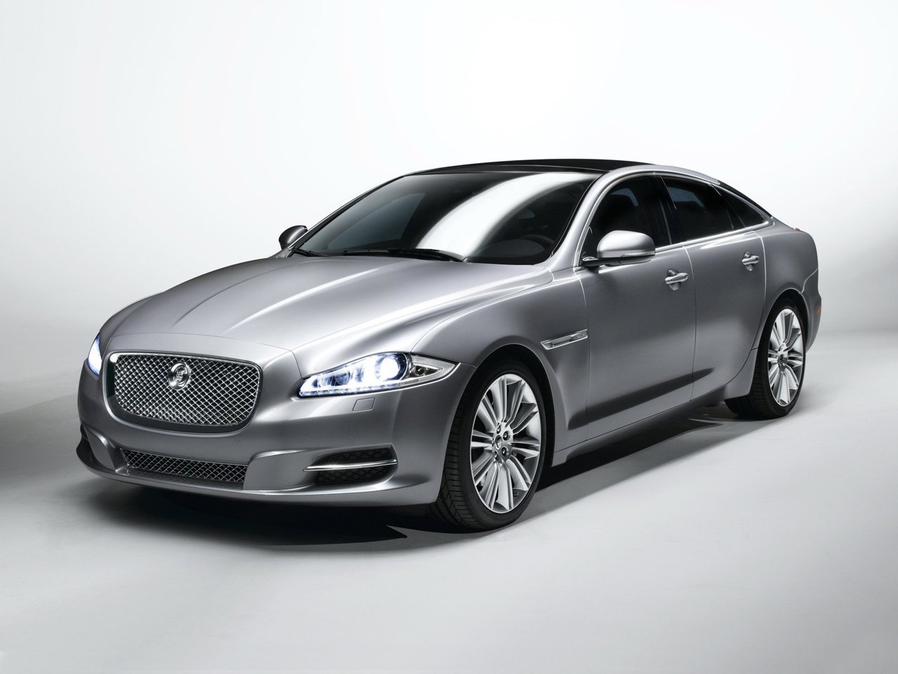 Расход газа трёх комплектаций седана Long Jaguar XJ. Разница стоимости заправки газом и бензином. Автономный пробег до и после установки ГБО.