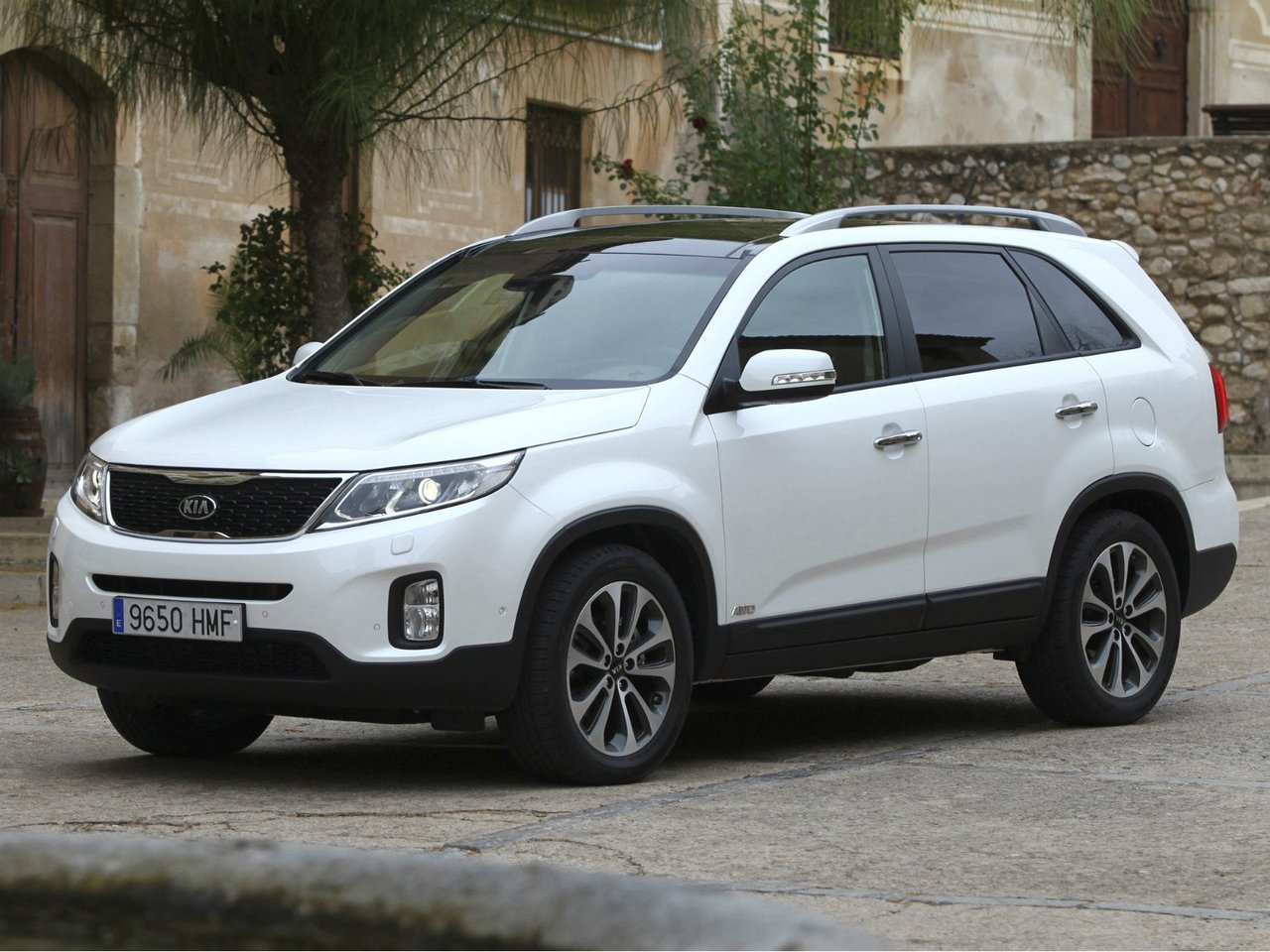 Расход газа четырёх комплектаций внедорожника пять дверей Kia Sorento. Разница стоимости заправки газом и бензином. Автономный пробег до и после установки ГБО.