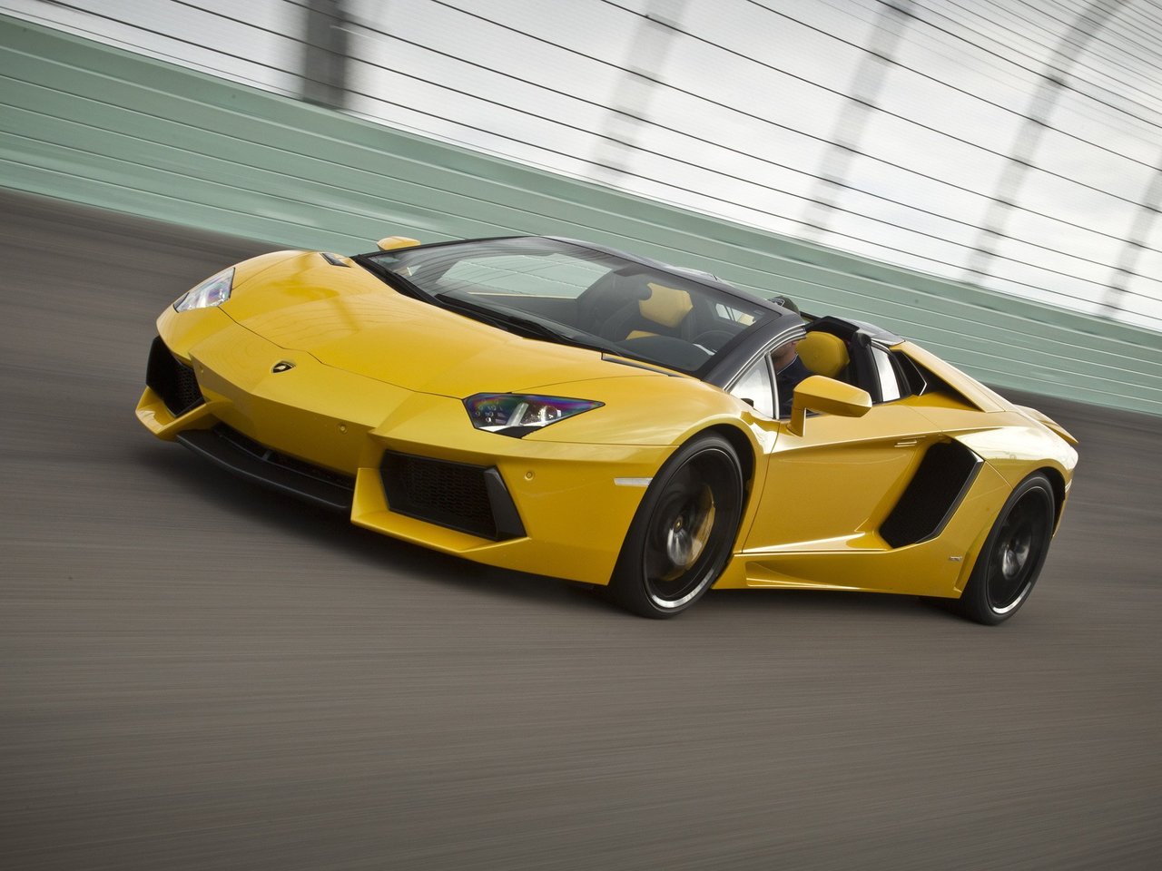 Расход газа одной комплектации родстера Lamborghini Aventador. Разница стоимости заправки газом и бензином. Автономный пробег до и после установки ГБО.