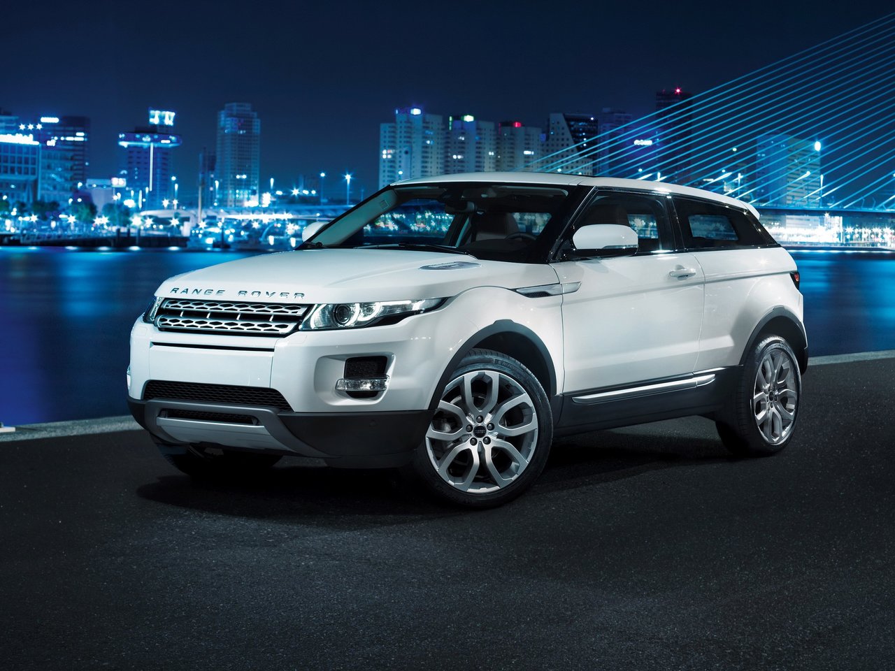 Расход газа одной комплектации внедорожника три двери Land Rover Range Rover Evoque. Разница стоимости заправки газом и бензином. Автономный пробег до и после установки ГБО.