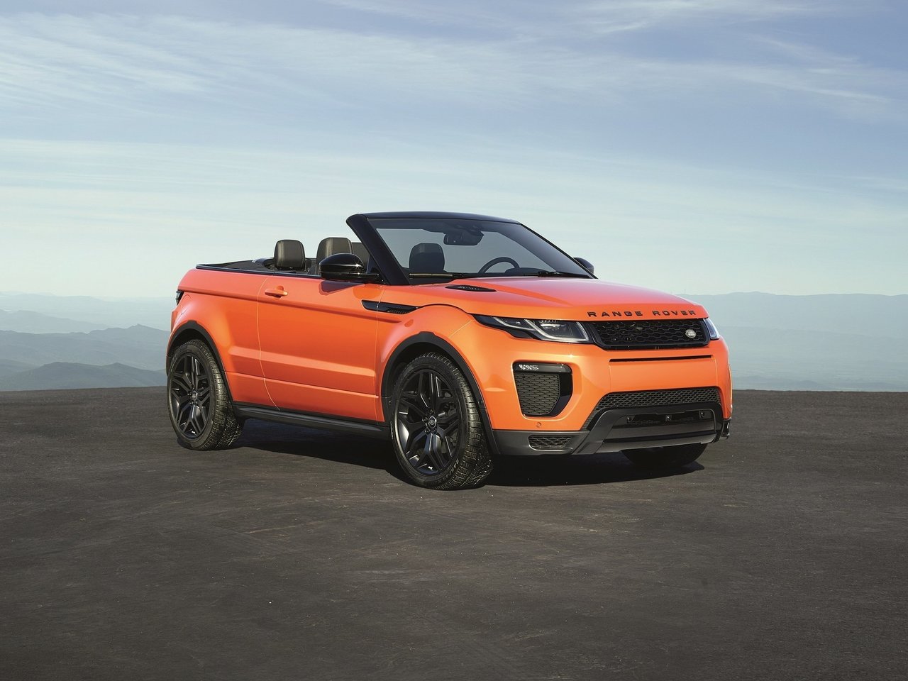Расход газа одной комплектации внедорожника открытого Land Rover Range Rover Evoque. Разница стоимости заправки газом и бензином. Автономный пробег до и после установки ГБО.
