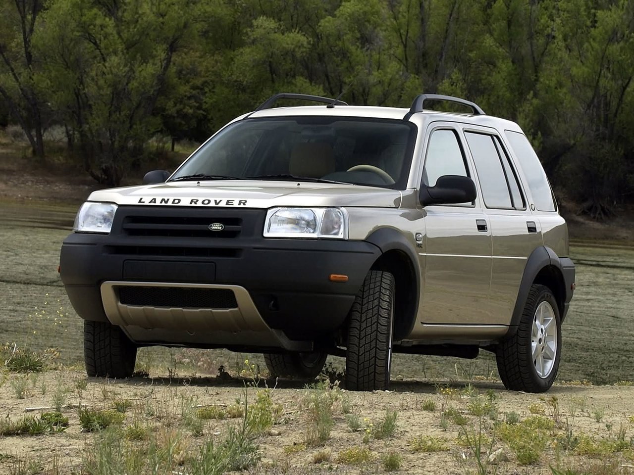 Расход газа двух комплектаций внедорожника пять дверей Land Rover Freelander. Разница стоимости заправки газом и бензином. Автономный пробег до и после установки ГБО.