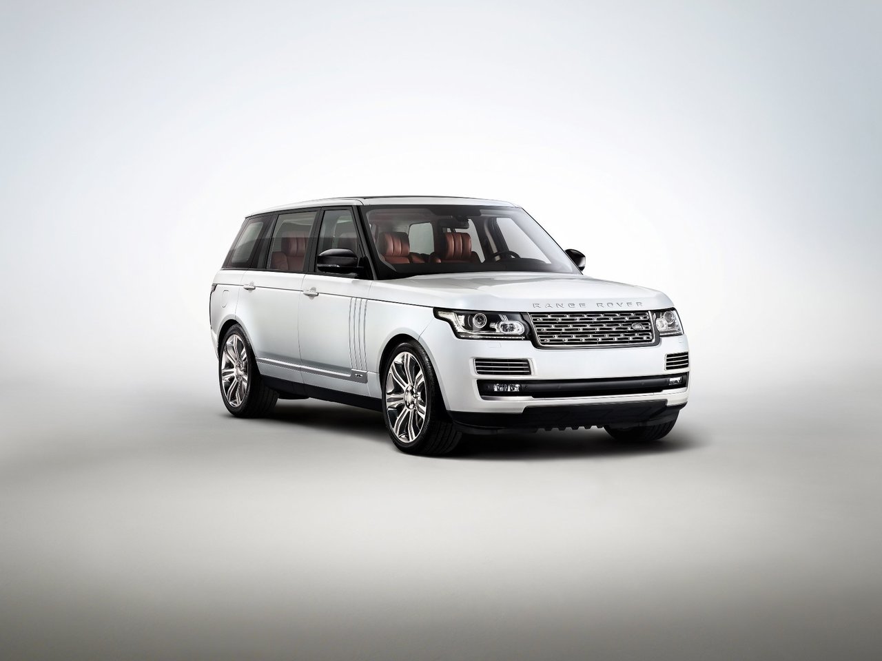 Расход газа двух комплектаций внедорожник пять дверей Long Land Rover Range Rover. Разница стоимости заправки газом и бензином. Автономный пробег до и после установки ГБО.