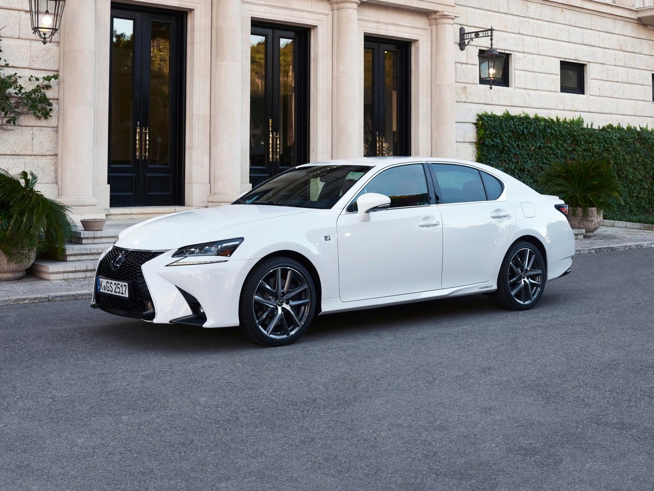 Расход газа трёх комплектаций седана Lexus GS. Разница стоимости заправки газом и бензином. Автономный пробег до и после установки ГБО.