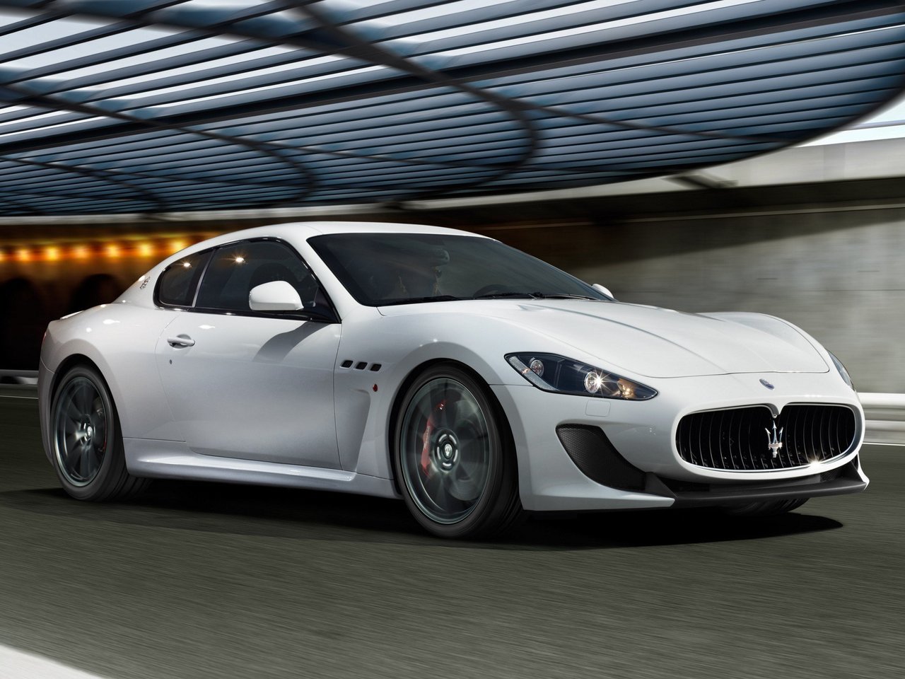 Расход газа двух комплектаций купе MC Stradale Maserati GranTurismo. Разница стоимости заправки газом и бензином. Автономный пробег до и после установки ГБО.