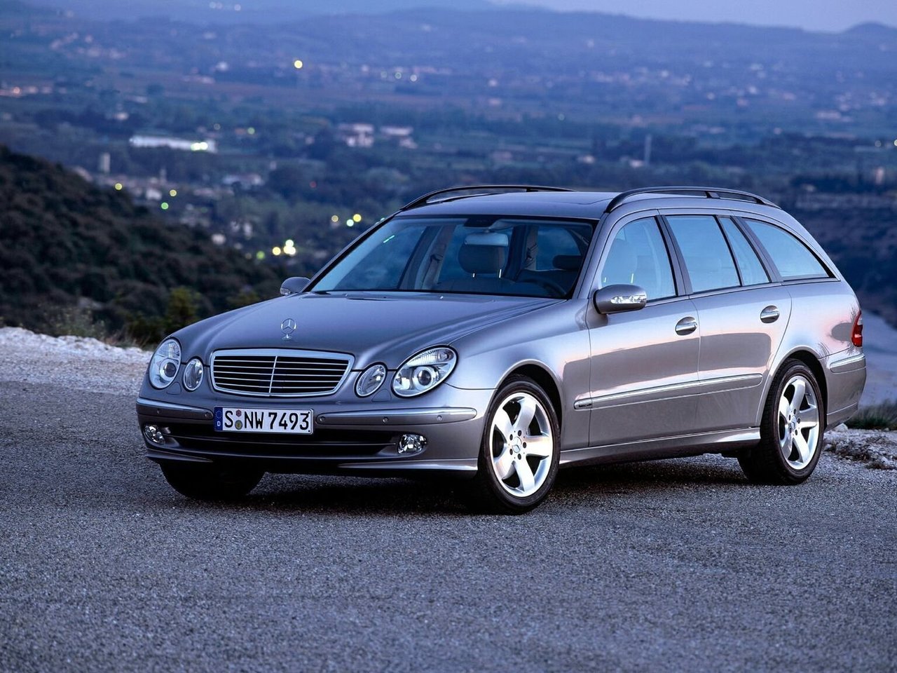 Расход газа восьми комплектаций универсала пять дверей Mercedes-Benz E-klasse. Разница стоимости заправки газом и бензином. Автономный пробег до и после установки ГБО.