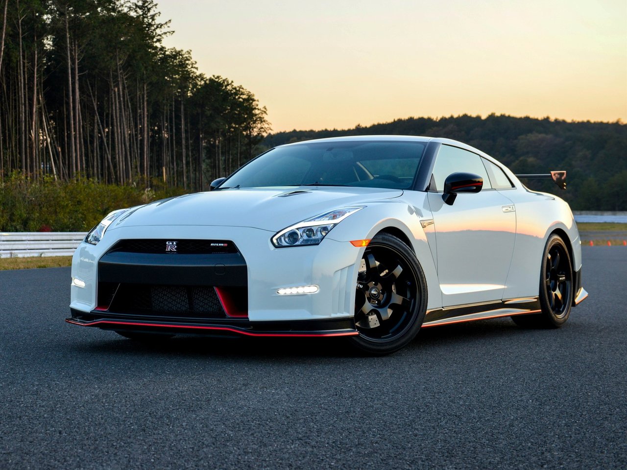 Расход газа одной комплектации купе Nismo Nissan GT-R. Разница стоимости заправки газом и бензином. Автономный пробег до и после установки ГБО.