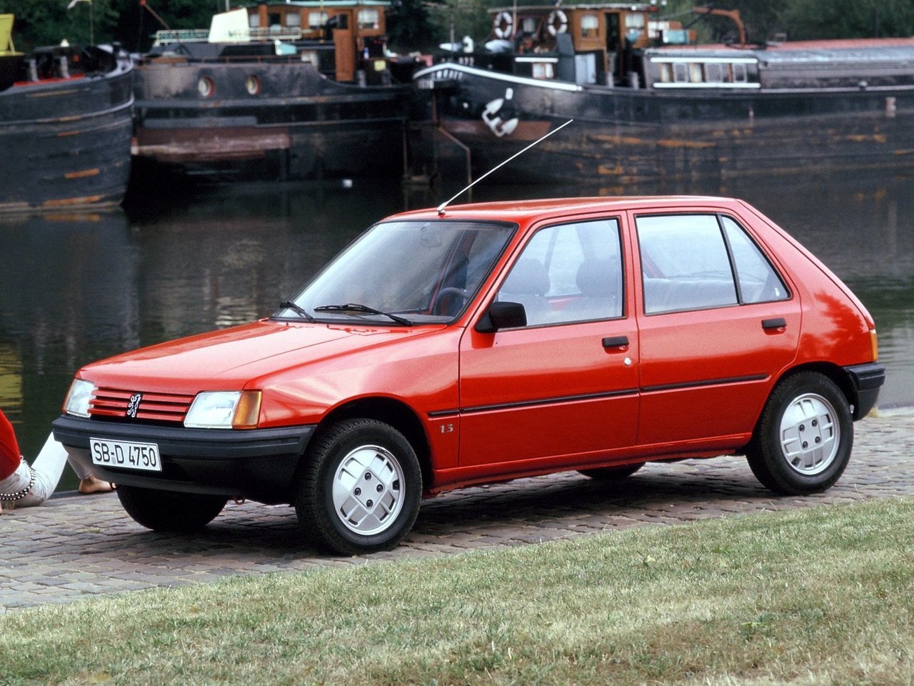 Расход газа восьми комплектаций хэтчбека пять дверей Peugeot 205. Разница стоимости заправки газом и бензином. Автономный пробег до и после установки ГБО.