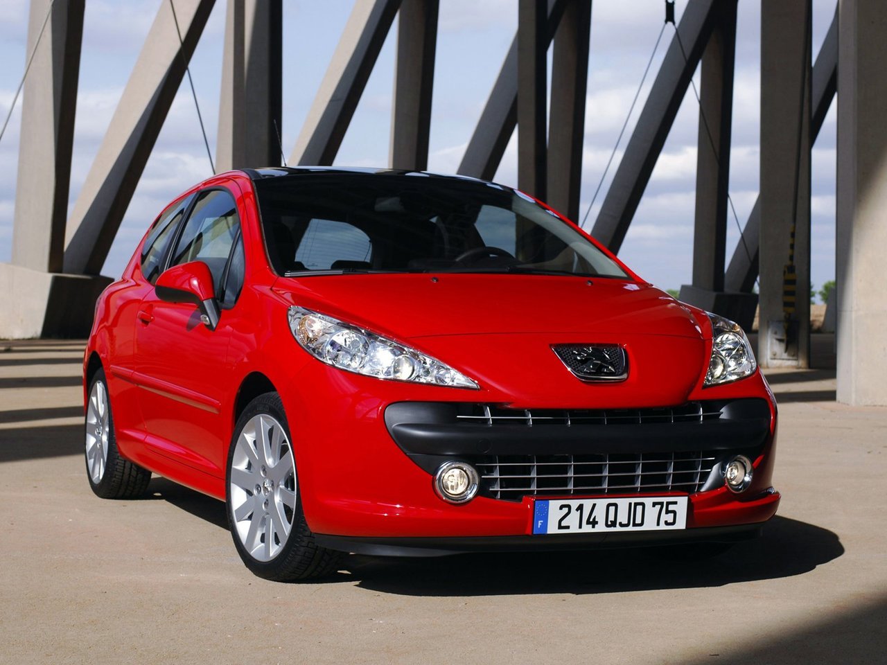Расход газа четырёх комплектаций хэтчбека три двери Peugeot 207. Разница стоимости заправки газом и бензином. Автономный пробег до и после установки ГБО.
