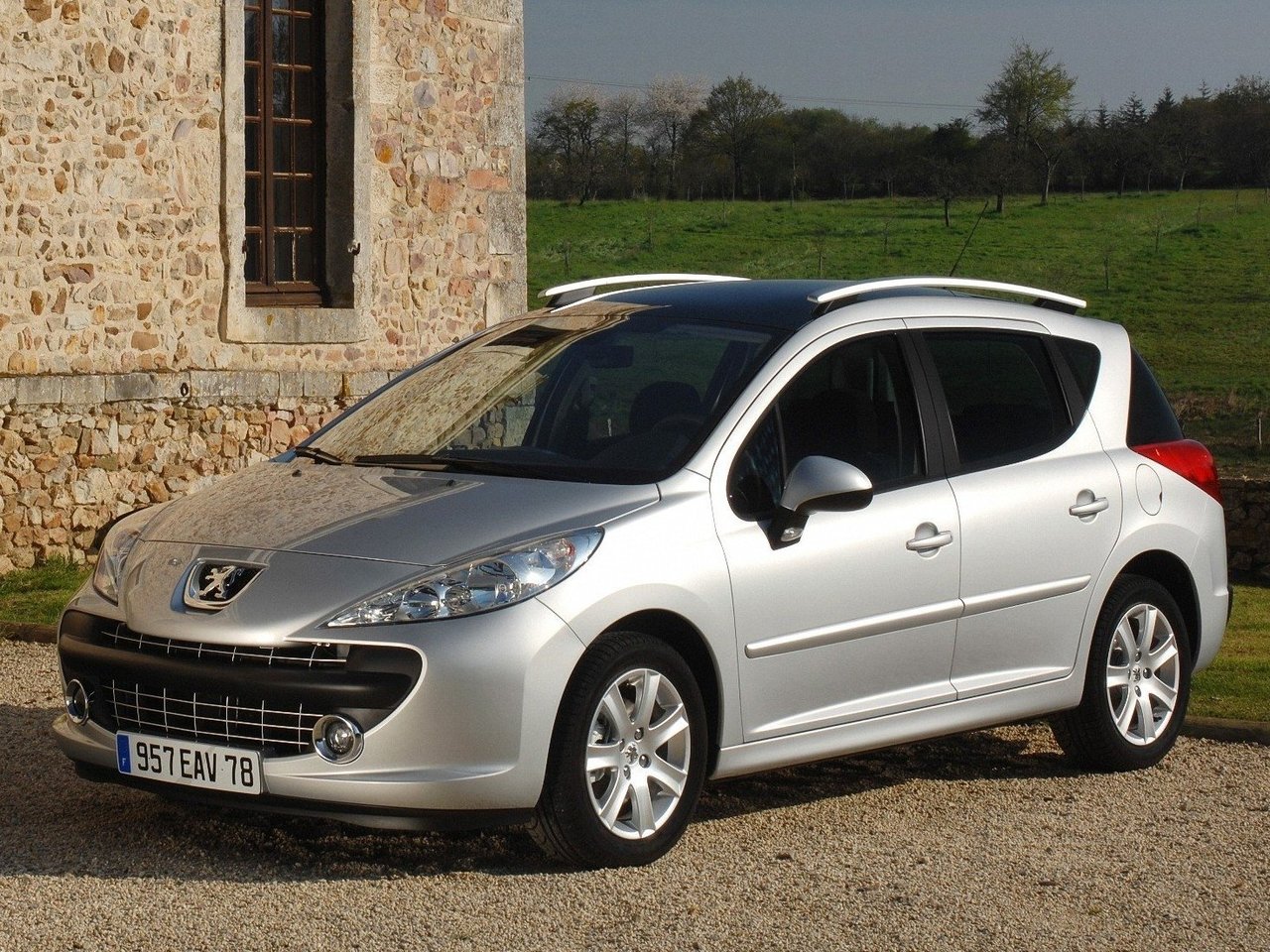 Расход газа трёх комплектаций универсала пять дверей Peugeot 207. Разница стоимости заправки газом и бензином. Автономный пробег до и после установки ГБО.