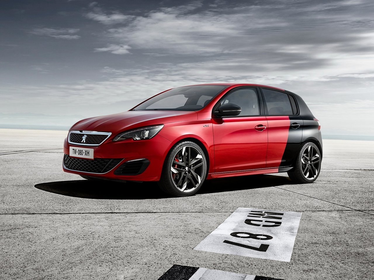 Расход газа одной комплектации хэтчбека пять дверей Peugeot 308 GTi. Разница стоимости заправки газом и бензином. Автономный пробег до и после установки ГБО.