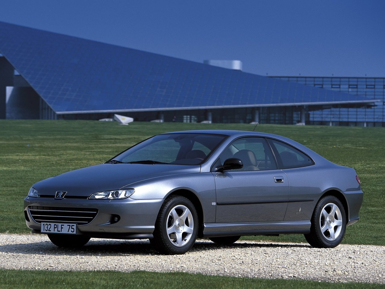 Расход газа пяти комплектаций купе Peugeot 406. Разница стоимости заправки газом и бензином. Автономный пробег до и после установки ГБО.