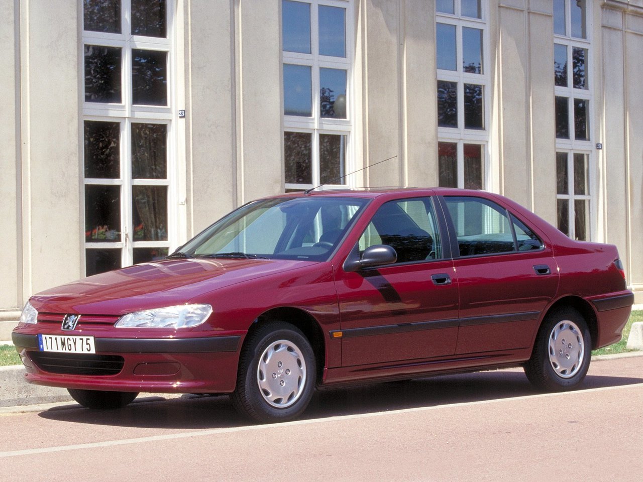 Расход газа семи комплектаций седана Peugeot 406. Разница стоимости заправки газом и бензином. Автономный пробег до и после установки ГБО.