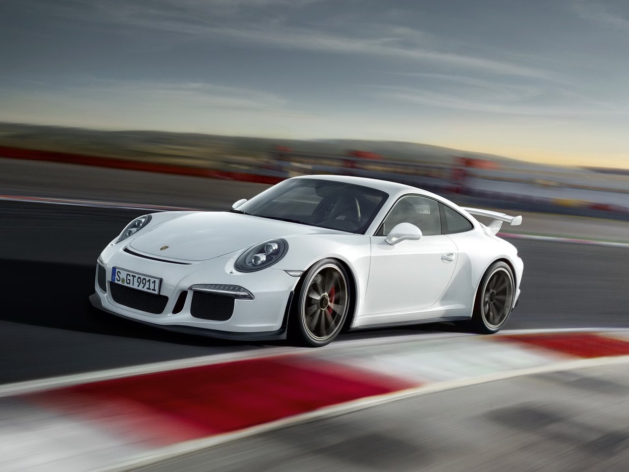 Снижаем расход Porsche 911 GT3 на топливо, устанавливаем ГБО