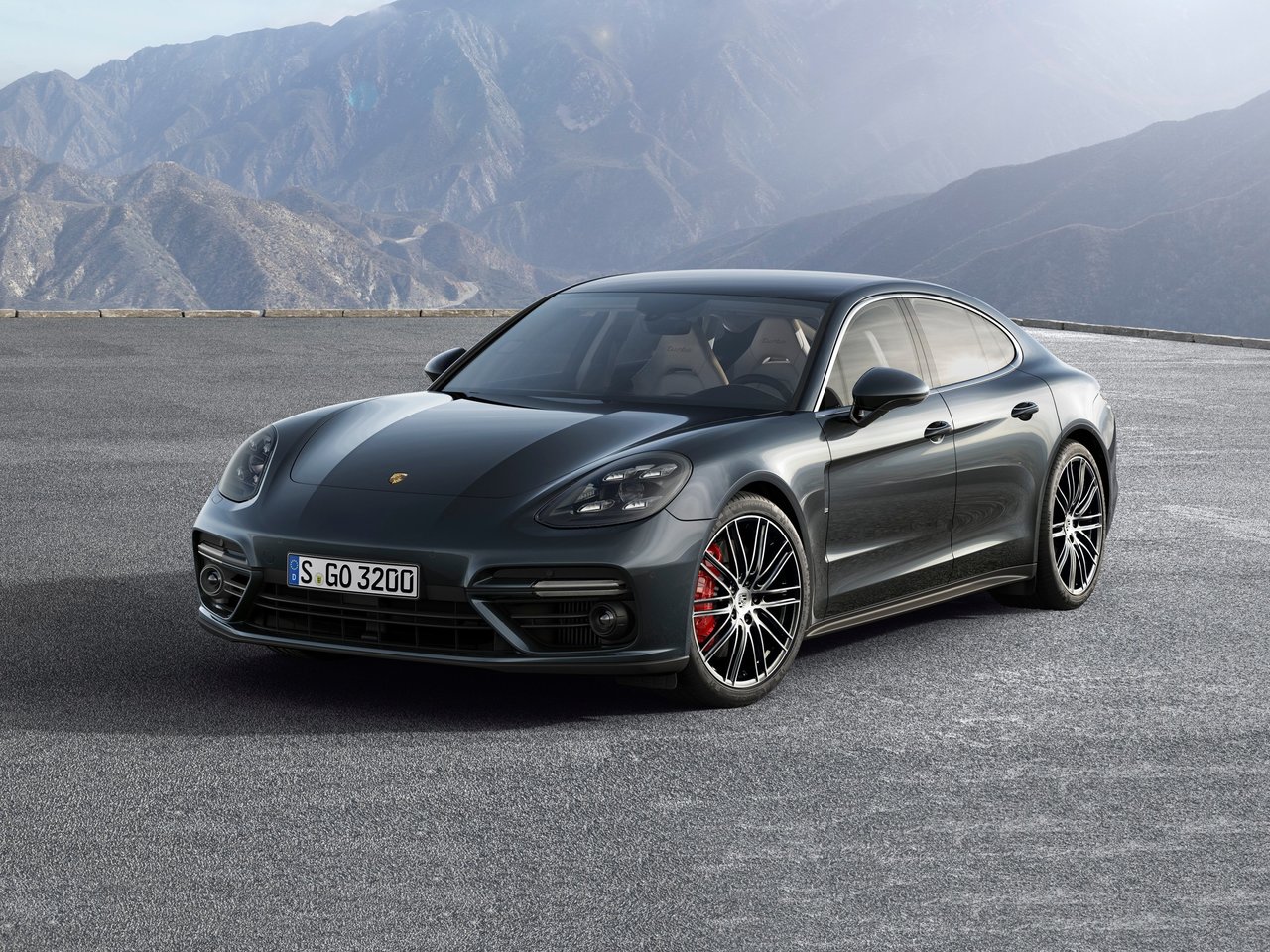 Расход газа трёх комплектаций хэтчбека пять дверей Porsche Panamera. Разница стоимости заправки газом и бензином. Автономный пробег до и после установки ГБО.