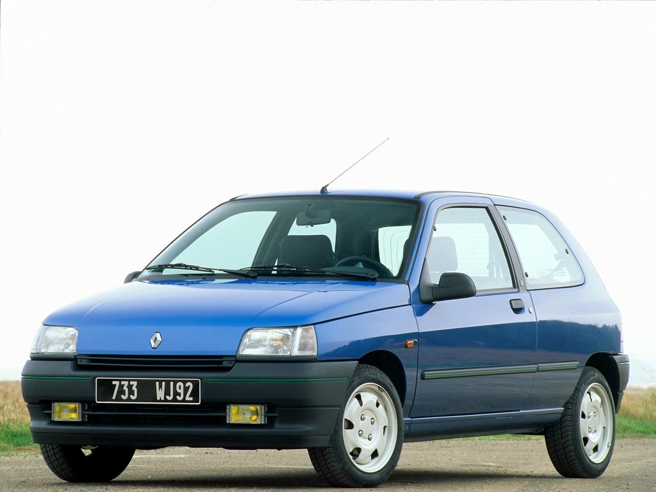 Расход газа шести комплектаций хэтчбека три двери Renault Clio. Разница стоимости заправки газом и бензином. Автономный пробег до и после установки ГБО.
