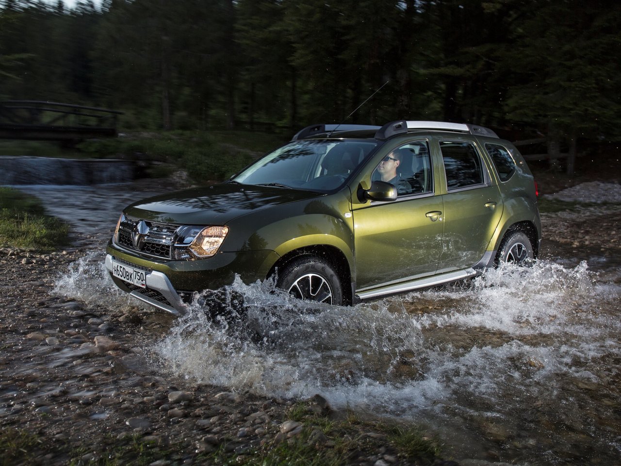 Расход газа трёх комплектаций внедорожника пять дверей Renault Duster. Разница стоимости заправки газом и бензином. Автономный пробег до и после установки ГБО.