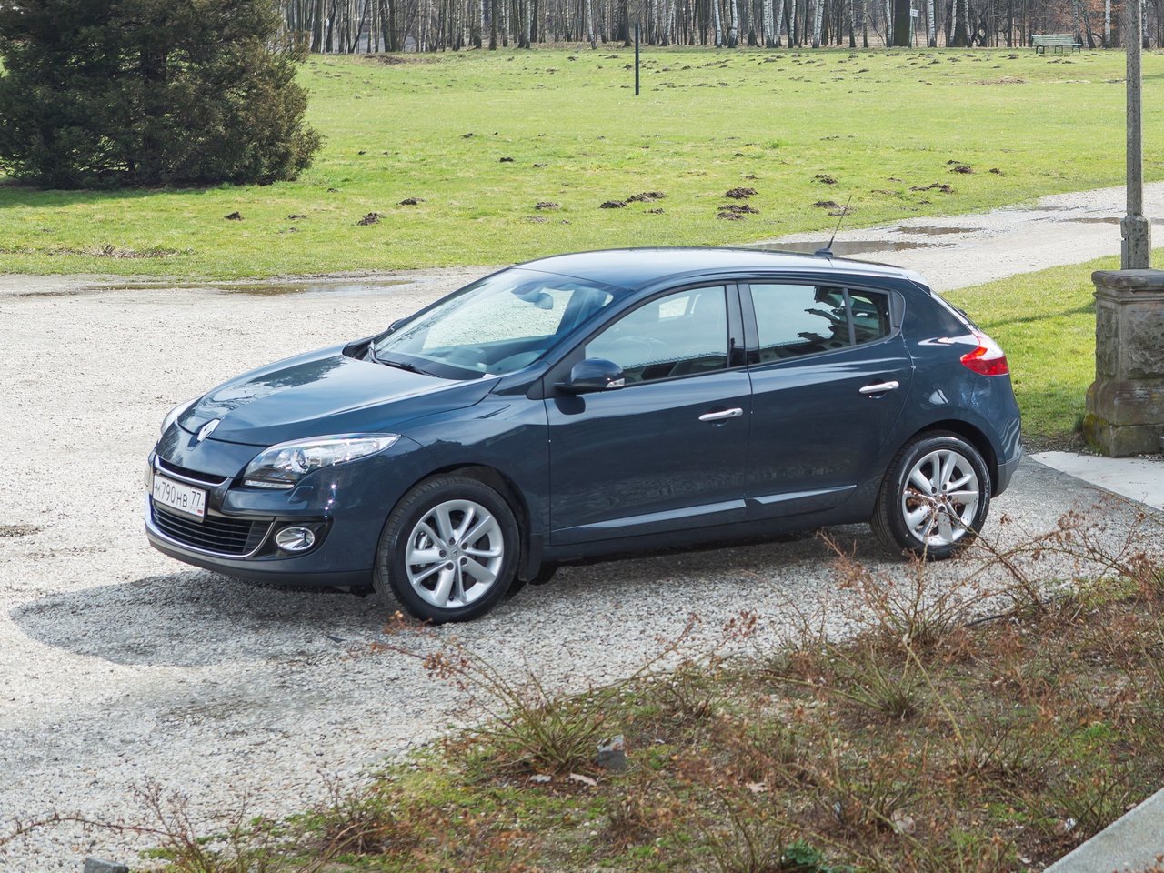 Расход газа семи комплектаций хэтчбека пять дверей Renault Megane. Разница стоимости заправки газом и бензином. Автономный пробег до и после установки ГБО.