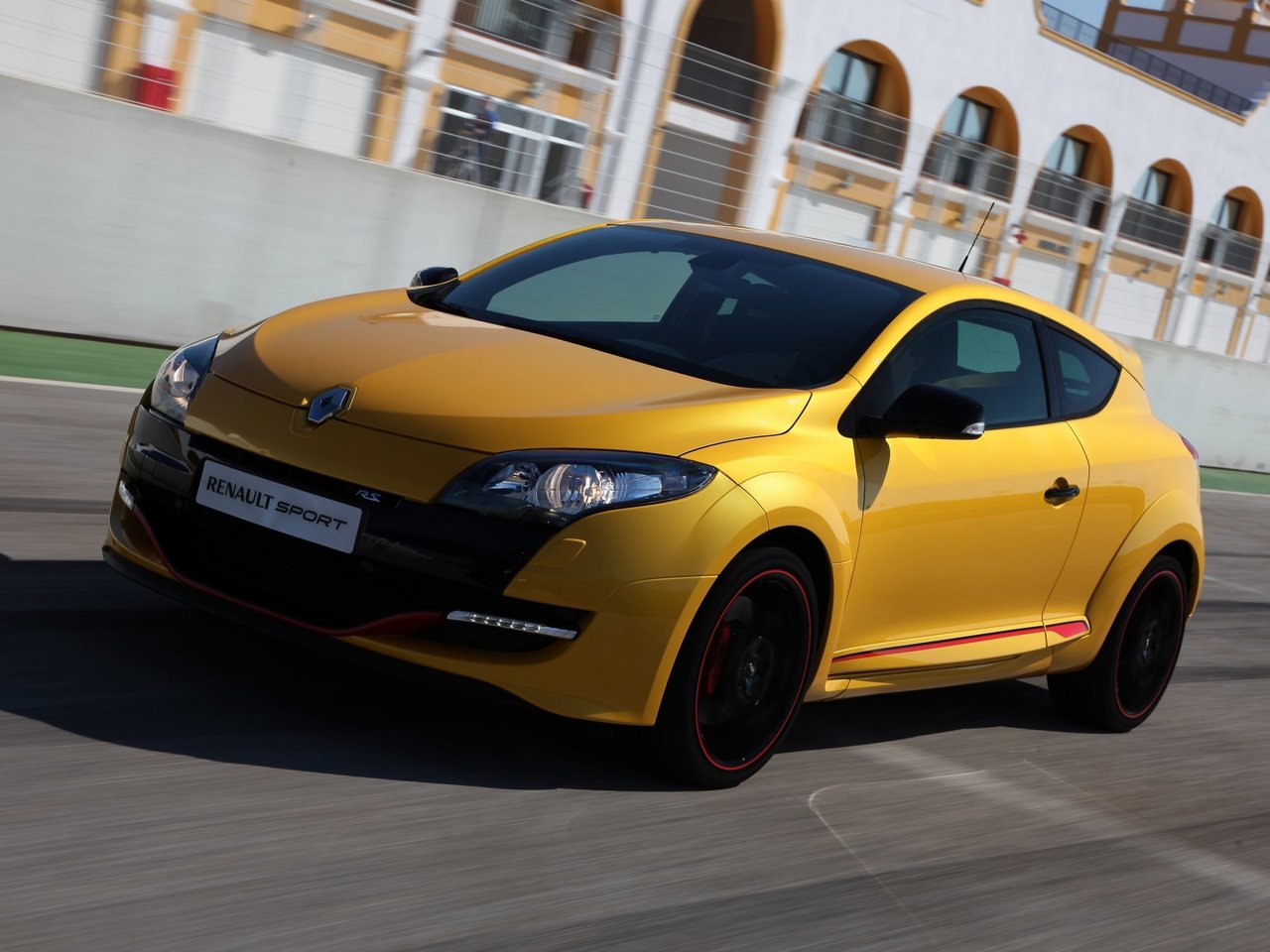 Расход газа одной комплектации хэтчбека три двери Renault Megane RS. Разница стоимости заправки газом и бензином. Автономный пробег до и после установки ГБО.