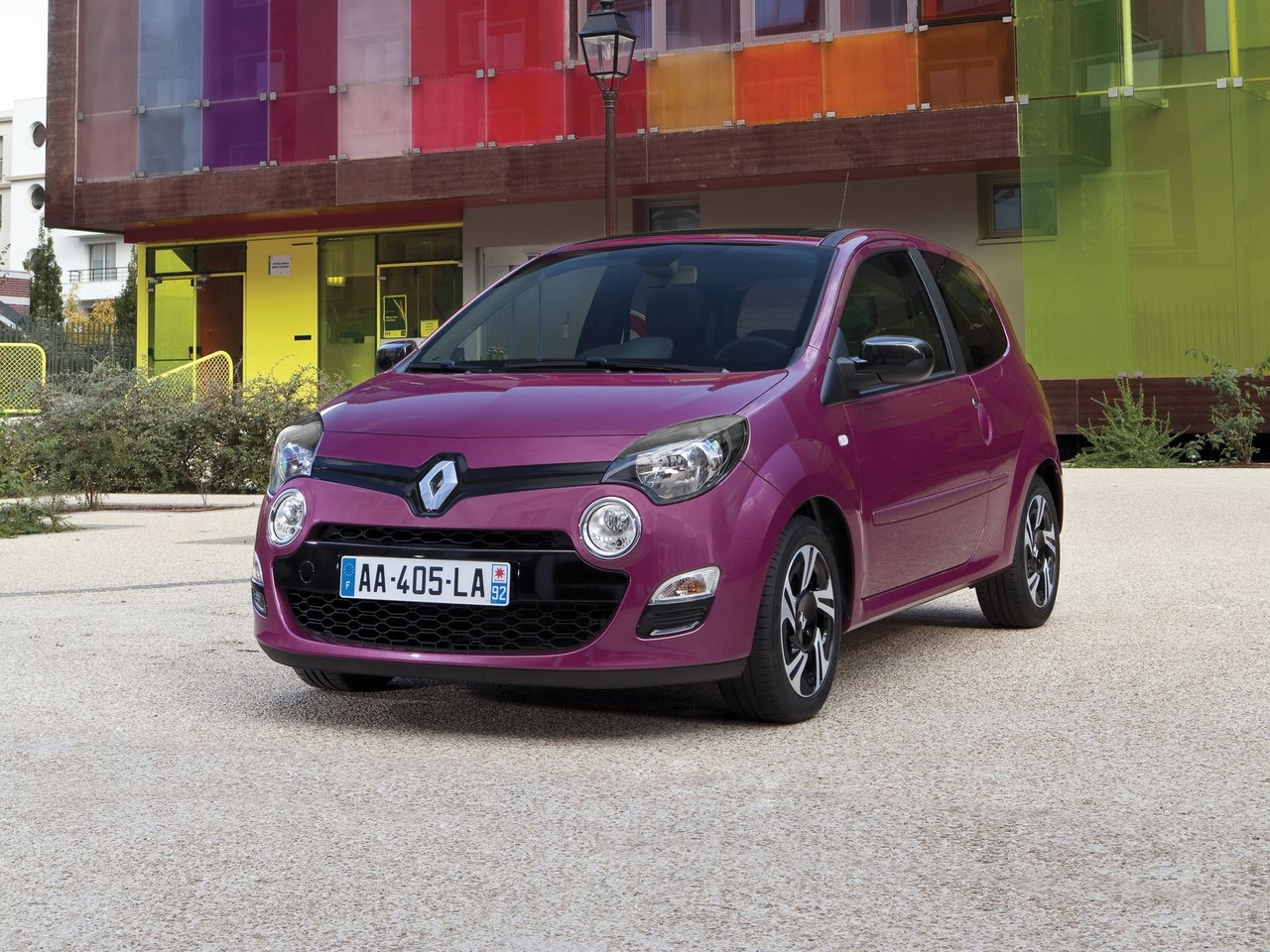 Расход газа трёх комплектаций хэтчбека три двери Renault Twingo. Разница стоимости заправки газом и бензином. Автономный пробег до и после установки ГБО.