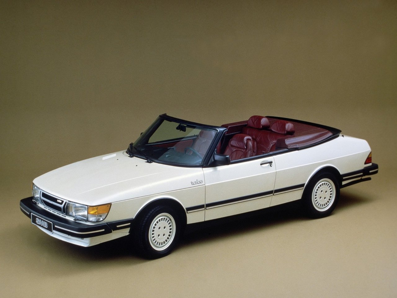 Расход газа четырёх комплектаций кабриолета Saab 900. Разница стоимости заправки газом и бензином. Автономный пробег до и после установки ГБО.