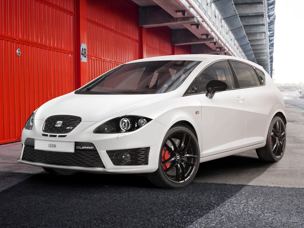 Расход газа одной комплектации хэтчбек пять дверей R SEAT Leon Cupra. Разница стоимости заправки газом и бензином. Автономный пробег до и после установки ГБО.