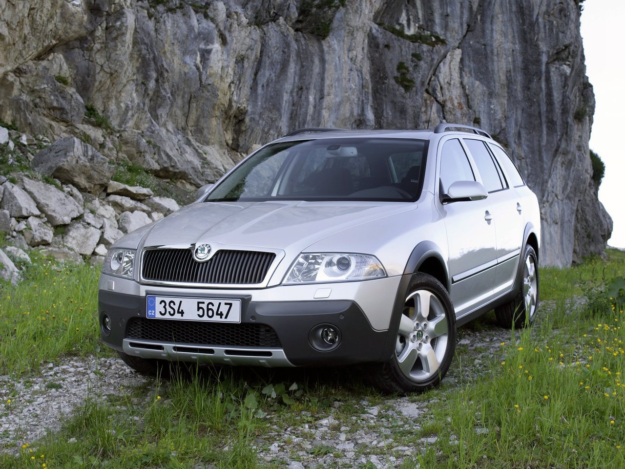 Расход газа одной комплектации универсала пять дверей Scout Skoda Octavia. Разница стоимости заправки газом и бензином. Автономный пробег до и после установки ГБО.