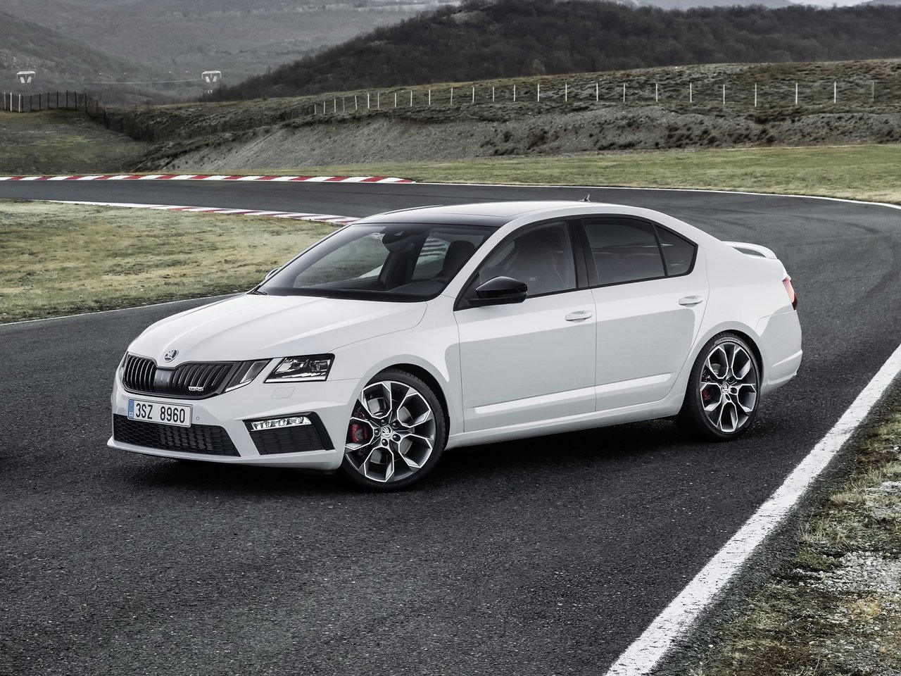 Расход газа двух комплектаций лифтбека Skoda Octavia RS. Разница стоимости заправки газом и бензином. Автономный пробег до и после установки ГБО.