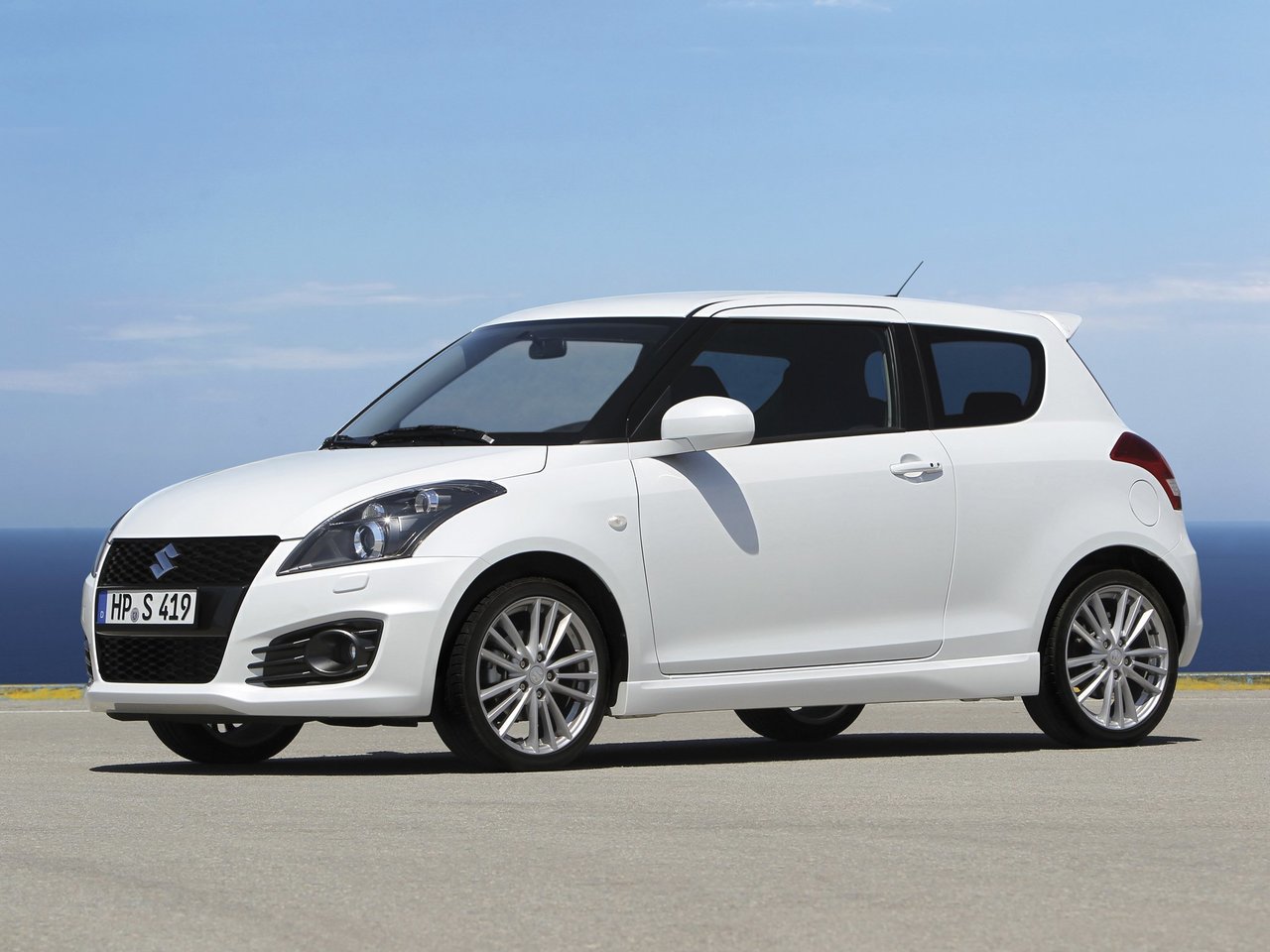 Расход газа двух комплектаций хэтчбека три двери Suzuki Swift. Разница стоимости заправки газом и бензином. Автономный пробег до и после установки ГБО.