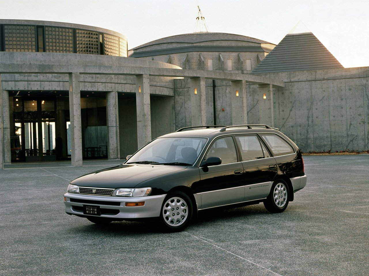 Расход газа восьми комплектаций универсала пять дверей Toyota Corolla. Разница стоимости заправки газом и бензином. Автономный пробег до и после установки ГБО.