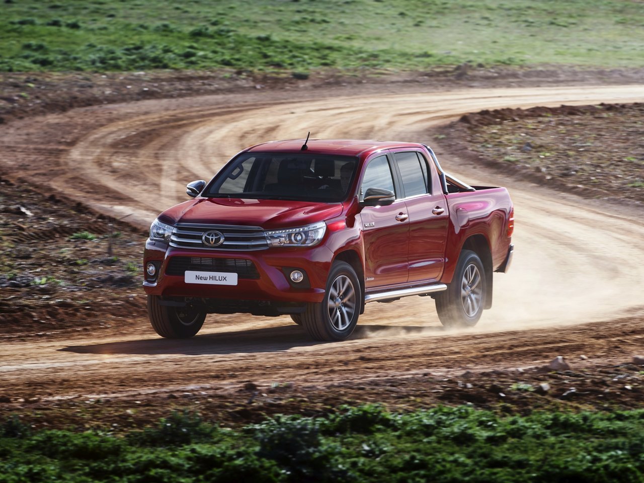 Расход газа четырёх комплектаций пикапа Двойная кабина Toyota Hilux. Разница стоимости заправки газом и бензином. Автономный пробег до и после установки ГБО.